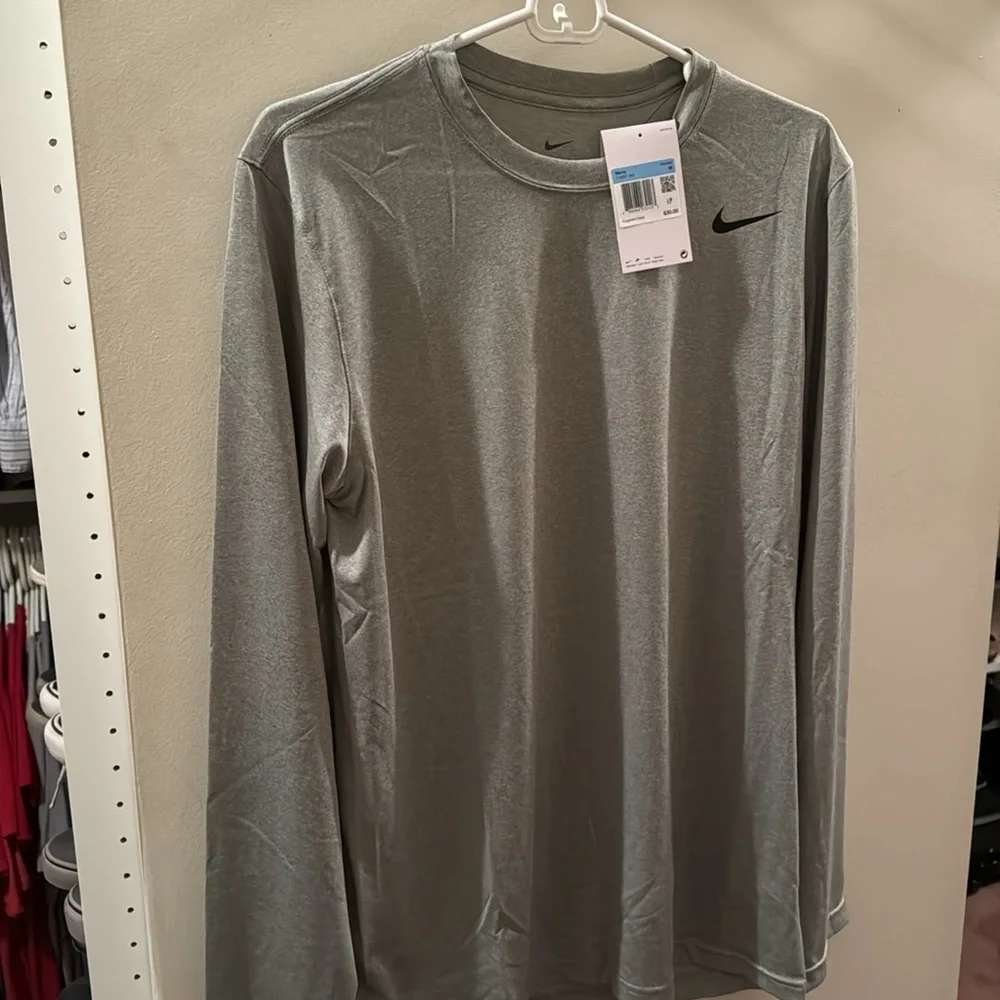 Nike - Picture 2 of 2